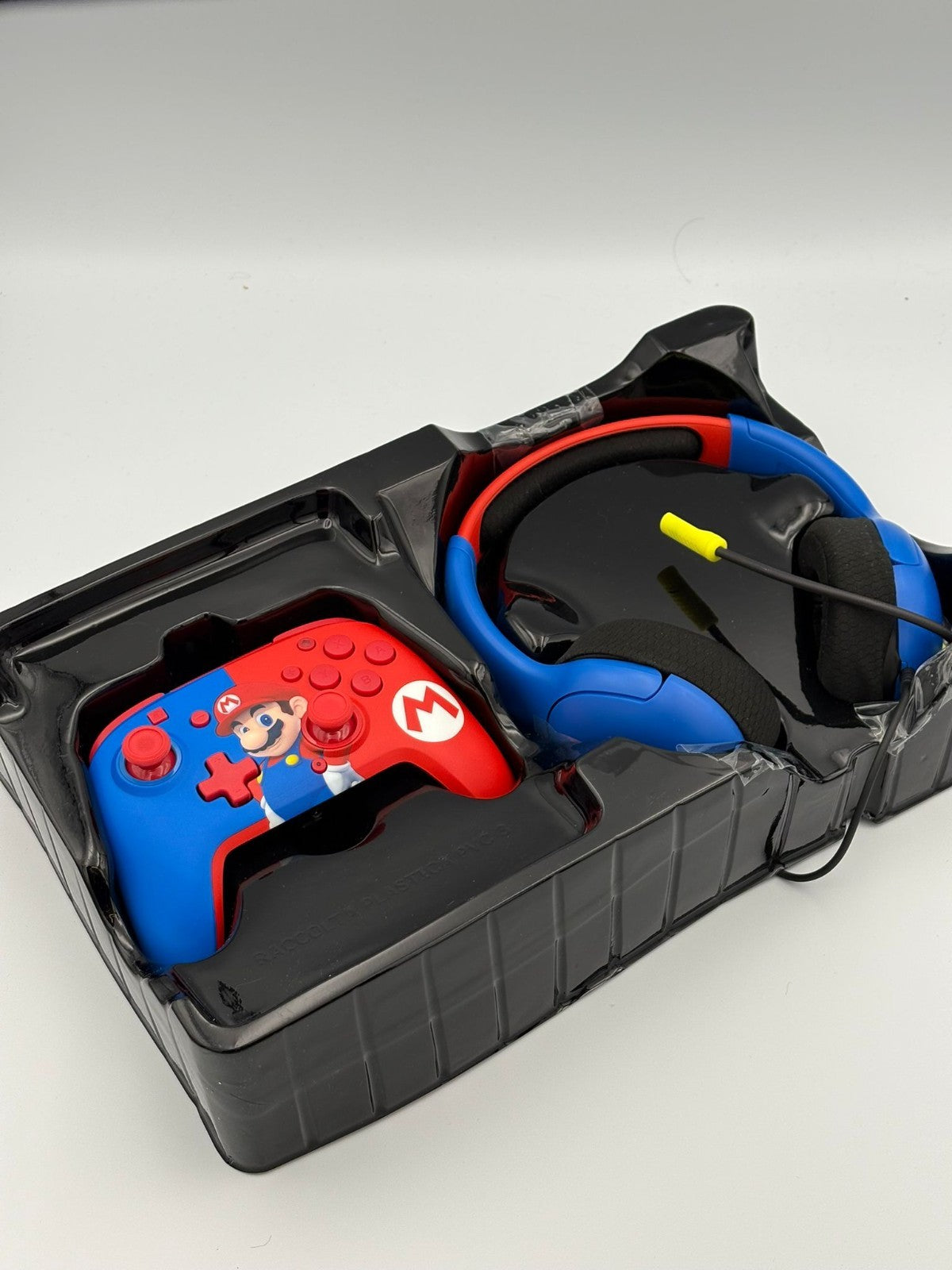 Nintendo Switch PDP Power Pose Mario Wired Headset & Controller Bundle Boxed